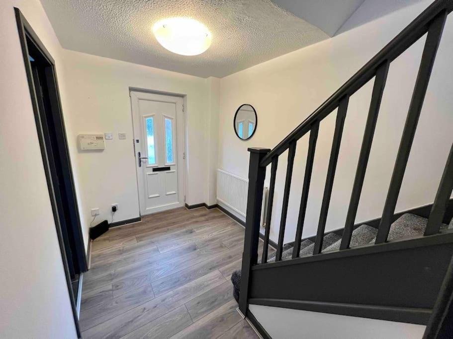 3 Bedroom House With Parking Манчестер Екстер'єр фото