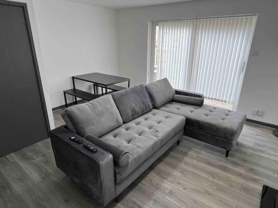 3 Bedroom House With Parking Манчестер Екстер'єр фото